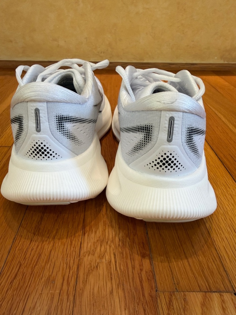 Brand New White Women's 361 Degrees Eleos 2 Athletic Running Shoes - primo white - Picture 3 of 9